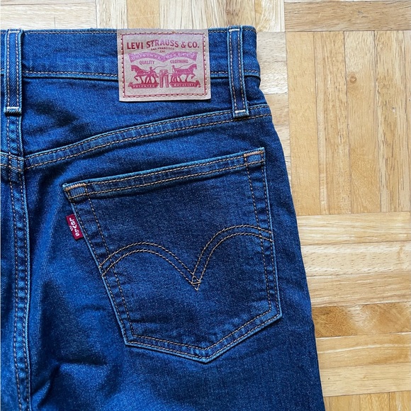 Levis Wedgie Skinny Jean - Picture 3 of 5